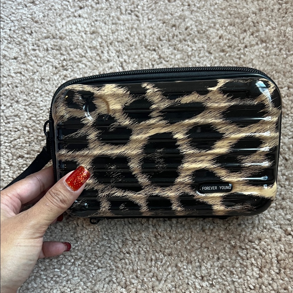 5/$35 NWOT Leopard Print Hard Shell Clutch/small makeup bag